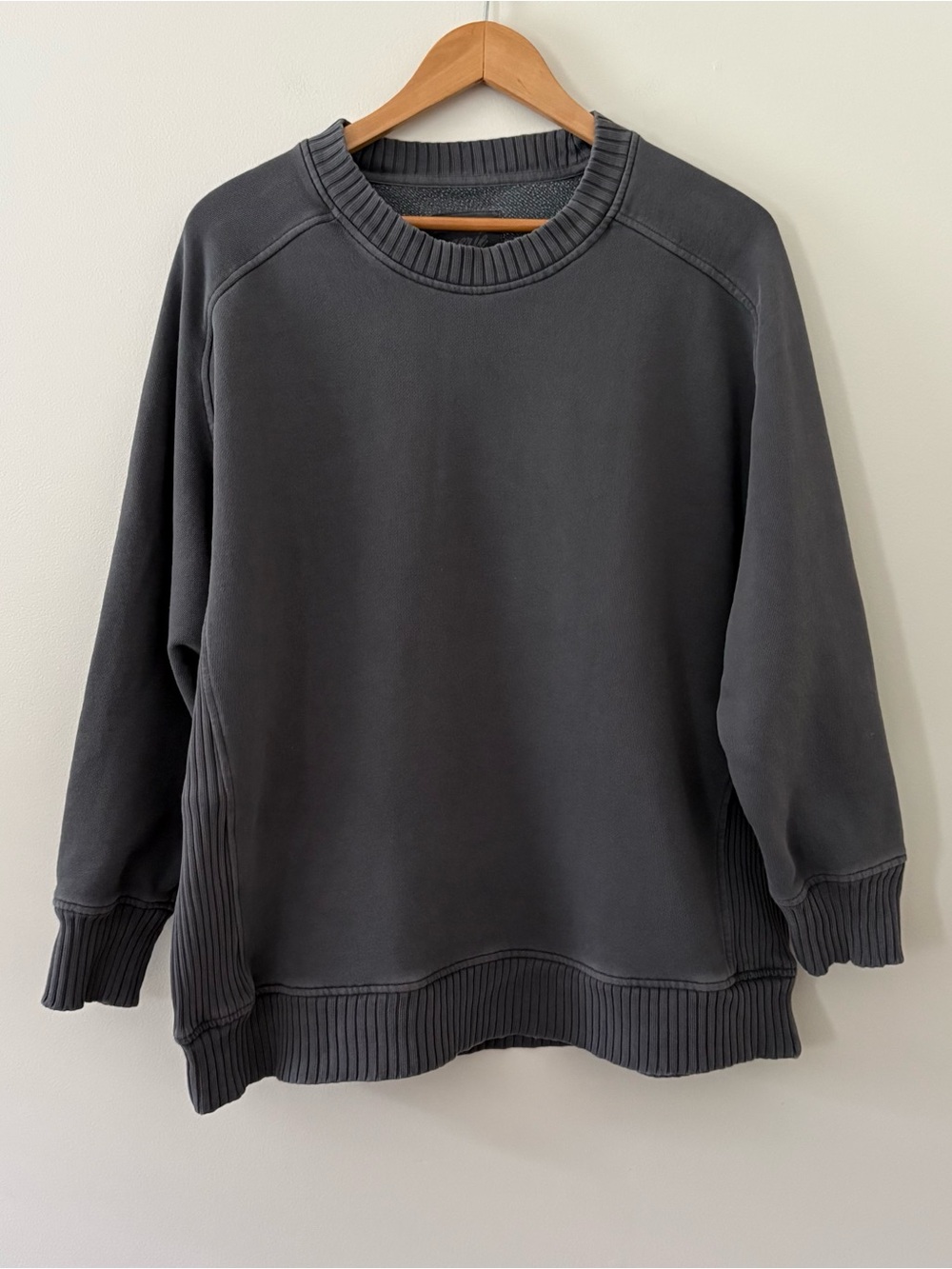 Aerie Down-To-Earth‎ Oversized Crew Sweatshirt in dark grey ribbed Size M
